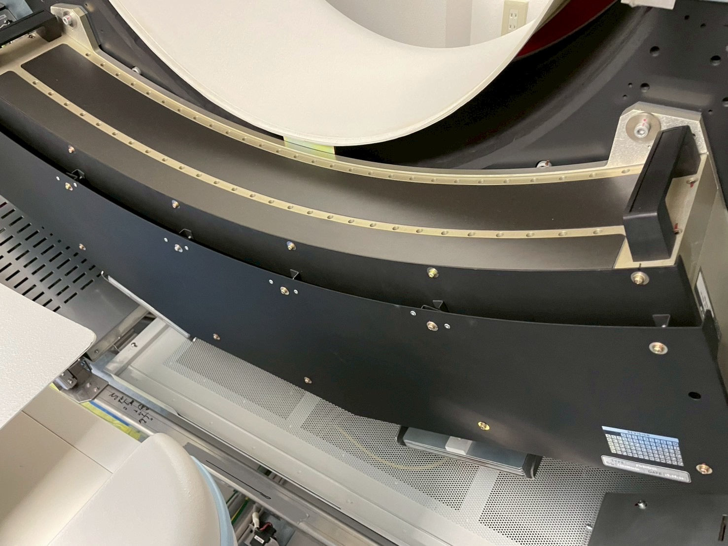 Hitachi Eclos 16 Slice CT Scanner