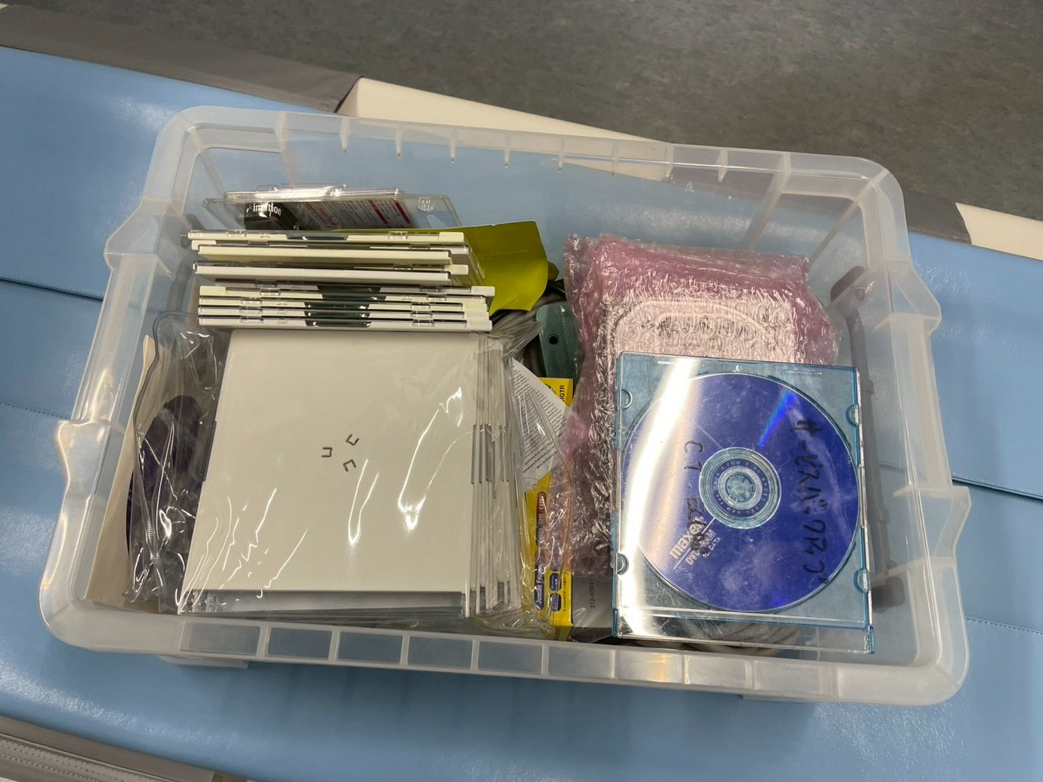 Hitachi Eclos 16 Slice CT Scanner