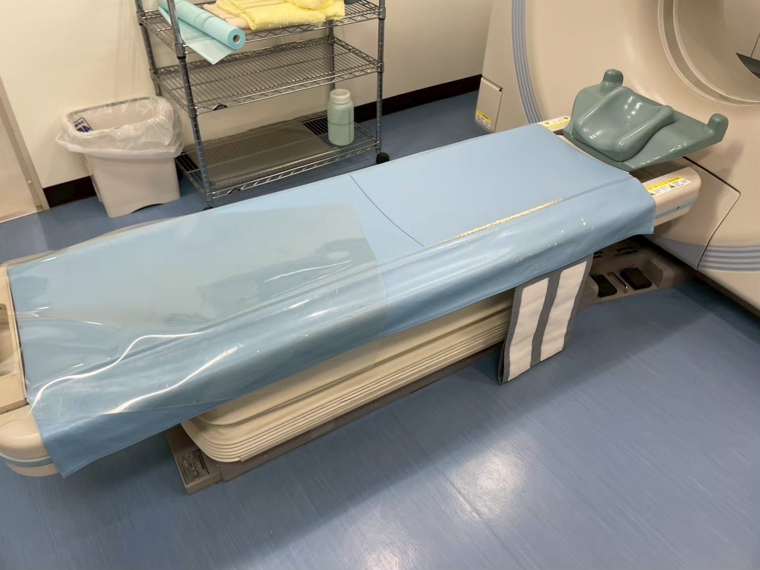 Hitachi Eclos 16 CT Scanner