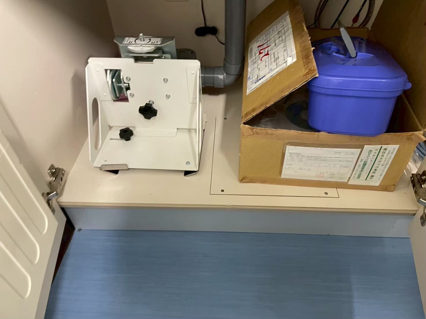 Hitachi Eclos 16 CT Scanner