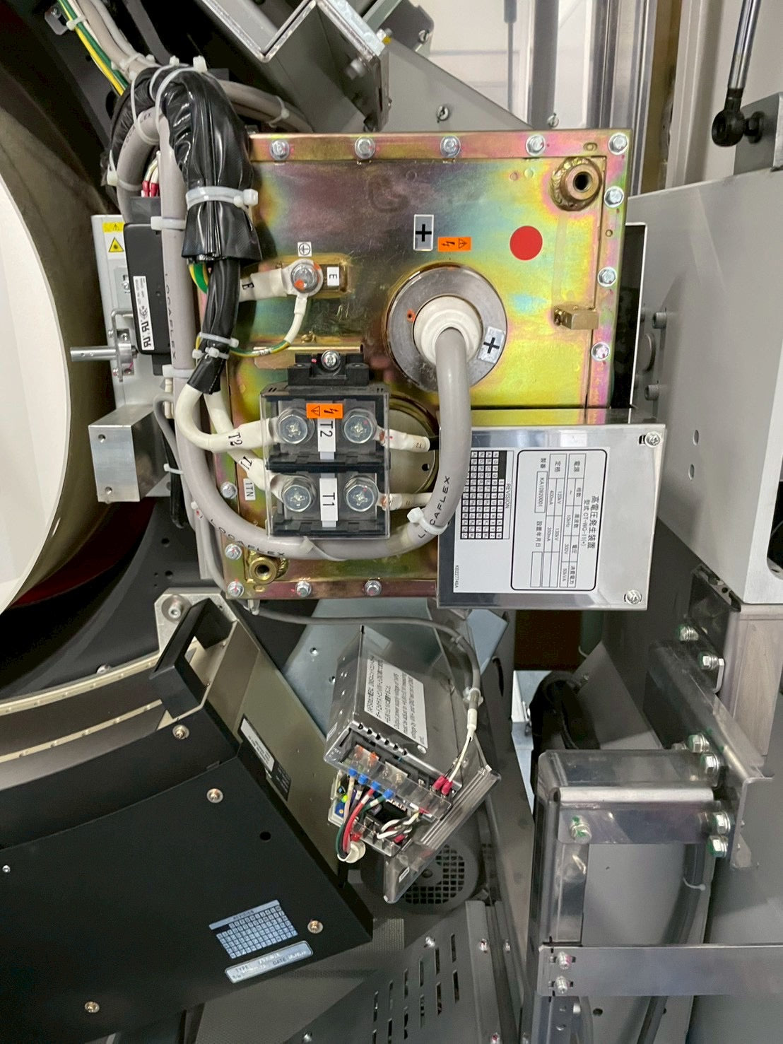 Hitachi Eclos 16 Slice CT Scanner