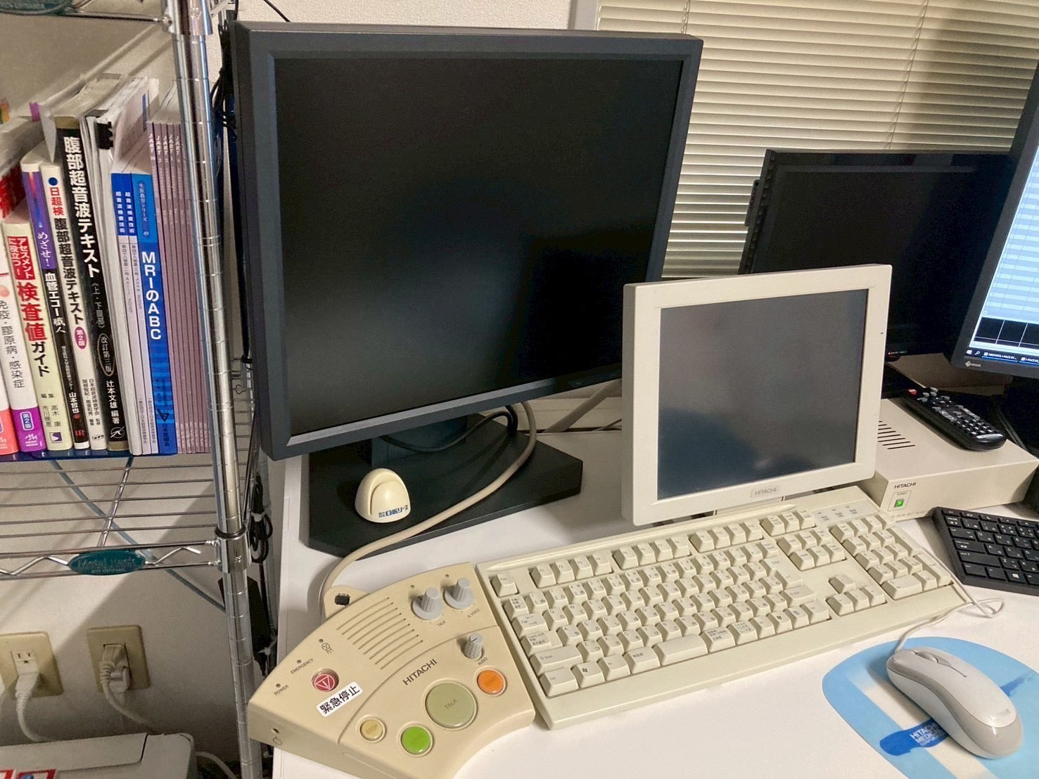 Hitachi Eclos 16 Slice CT Scanner