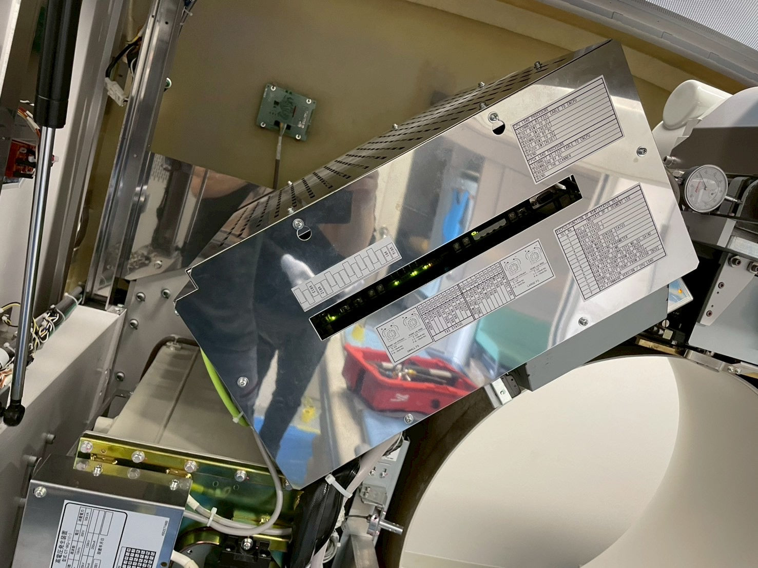 Hitachi Eclos 16 Slice CT Scanner