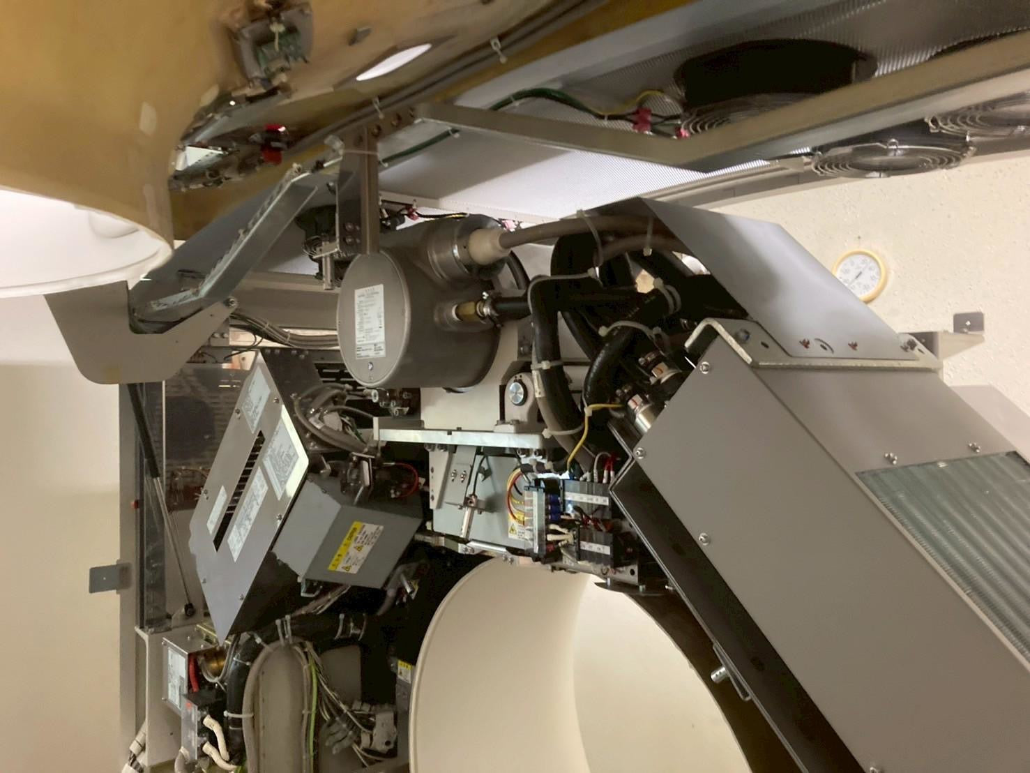 Hitachi Eclos 4 CT Scanner