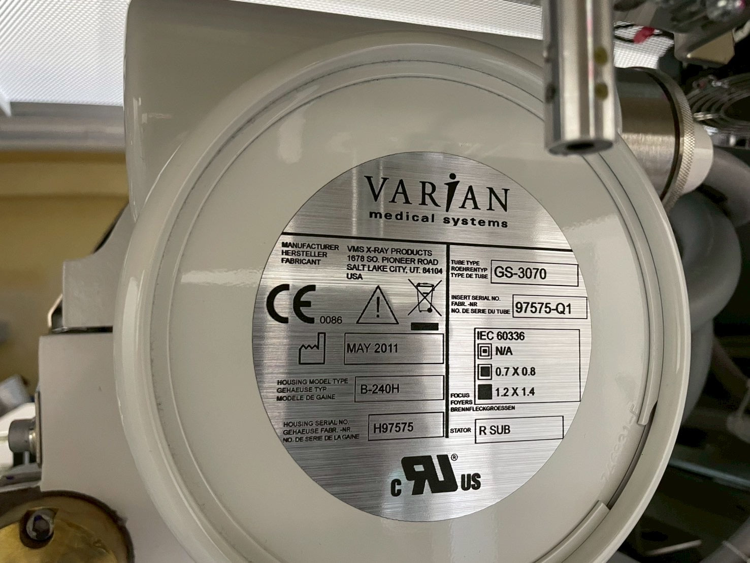 Hitachi Eclos 16 Slice CT Scanner