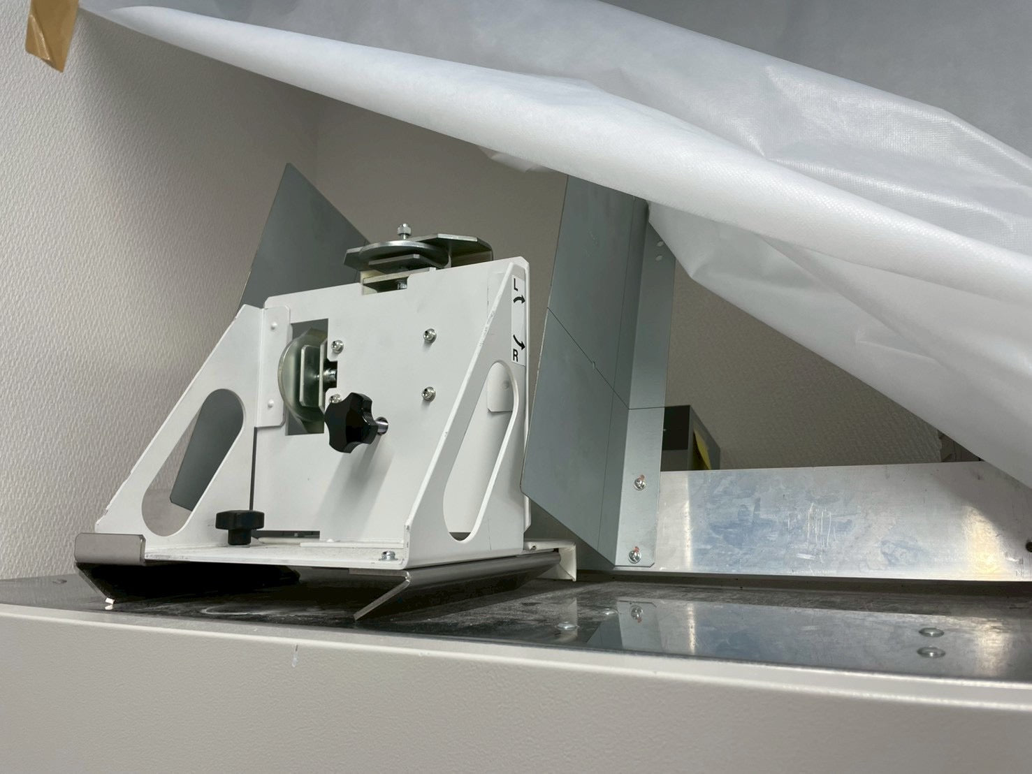 Hitachi Eclos 16 Slice CT Scanner