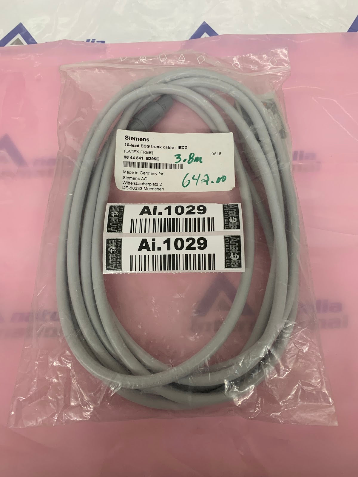 Siemens 10-lead ECG trunk cable - IEC2 (LATEX FREE) For Siemens P/N:68 44 641. Pulled from functioning Equipment, contact for more info.
